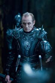 In evul mediu,un tanar varcolac numit lucian era un lider puternic si isi chemase semenii sa se ridice impotriva lui viktor, un rege vampir foarte crud, care ii inrobise. Lumea De Dincolo Revolta Lycanilor