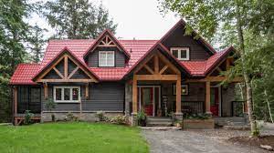 Черные дома с красной крышей фото – 135 лучших примеров, фото фасада  частных загородных домов и коттеджей | Houzz Россия