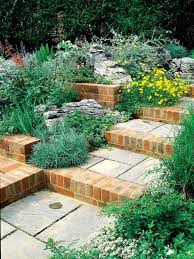 Backstein Naturstein Treppe Selber Bauen Im Garten Moderne Optik Landschaftsdesign Landschaft Treppe Gartengestaltung