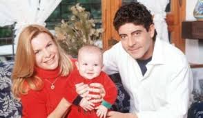 Insieme al suo amico e collega di lavoro paolo bonolis, con cui collabora dal 1991, forma una delle coppie televisive più longeve della televisione italiana. Chi E Luca Laurenti Scopri Chi E La Moglie Di Luca Laurenti Figli Vita Privata E La Malattia Di Luca Laurenti