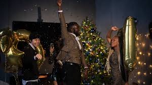 U stromečku s manželkou tamarou (32) a dětmi alfrédem (4), josefínou (7) a jenovéfou (3). Vrj4yrz2rcu0ym