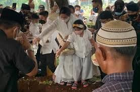 Adiguna sutowo telah mengungkap peristiwa perusakan rumah istri keduanya, vika dewayani, di hadapan penyidik. Xhuy22r2u5jkxm