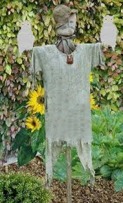 Les emballages plastiques, en particulier les bouteilles, deviennent vite encombrants ! Faire Un Epouvantail De Jardin Modeles