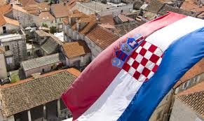 Λευκό, κόκκινο και μπλε ομάδα σημαία, σημαία της κροατίας εθνική σημαία σύμβολο, σημαία της κροατίας, μπάλα, εθνόσημο της κροατίας png. Ay3anetai H Epibatikh Kinhsh Sth Kroatia Economistas Gr
