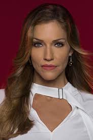 Lucifer'ın açılışta söylediği şarkı, chris isaak'ın wicked game parçası oluyor. Lucifer 5x04 It Never Ends Well For The Chicken Trakt Tv