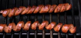 Cook for 15 minutes until hot dog is starting to curl and browned. Grill Hacker You Ve Been Cooking Hot Dogs Wrong Your Entire Life Learn From A Master Food Hacks Wonderhowto