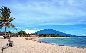 Dulunya tempat wisata ini bernama laguna helau resort, namun. Pesona Dan Harga Tiket Masuk Pantai Alau Alau Kalianda Penginapan Net 2021