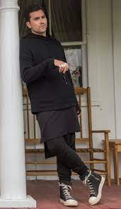 How Many Different Sweaters Does David Wear On Schitt S Creek Get Ready To Count Schitts Creek Rose Outfits How To Wear