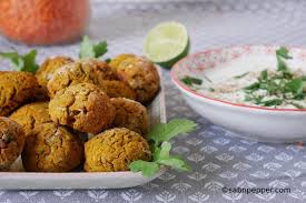 Falafels De Lentilles Corail Et Sauce Citron Vert Sans Gluten Sab N Pepper En 2020 Lentilles Corail Cuisine Vegetarienne Alimentation