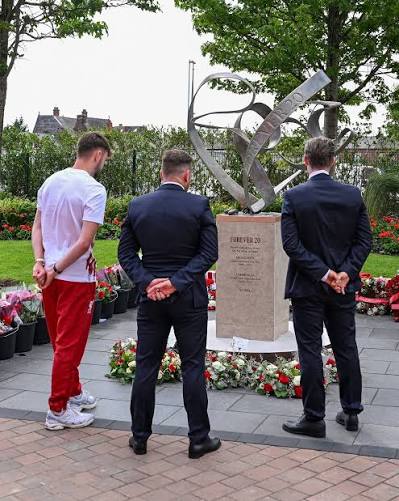 FSG's Michael Edwards and Julian Ward, as well as Conor Bradley, lay  tributes for Diogo and André ❤️