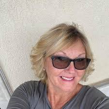 Joanna Lutz's Instagram, Twitter & Facebook