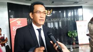 Pakar hukum tata negara, refly harun, bependapat bahwa hari lahir historis istilah pancasila, ujar refly, memang pertama kali dilontarkan presiden soekarno pada 1 juni 1945 dalam sidang badan. Komut Bumn Refly Harun Ibaratkan Wni Eks Isis Layaknya Anak Tersesat Kita Jemput Cari Dia Di Mana Tribunnews Com Mobile