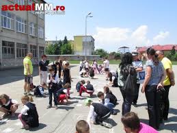 Porumb dorina si dumitrean adriana, corul scolii condus de prof. EducaÈie Prin Culoare Concurs De Desene Pe Asfalt La Scoala GimnazialÄ Nr 18 Baia Mare Actualmm Ro Ètiri