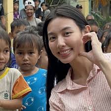 Sau khu vui chơi cho bệnh nhi, hoa hậu Thùy Tiên tiếp tục mang điện đến  vùng cao