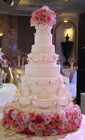 Pin Von Ga Bi Auf Traumhafte Torten Torte Hochzeit Riesige Hochzeitstorten Hochzeitstorte