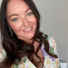 Charlene Schilling's Instagram, Twitter & Facebook