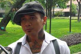 I gede ari astina better known jerinx or jrx (born 1977 in bali) is an indonesian musician, singer and songwriter. Jerinx Sid Anda Di Mana Saat Bom Bali 1 Berapa Kawan Anda Yang Meninggal Halaman All Kompas Com