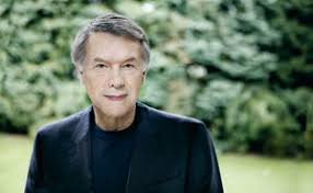 Adamo was born on november 1, 1943, in comiso, sicily, italy, and has lived in belgium since the age of three, which is why he has dual citizenship. La Vie Comme Elle Passe Version Salvatore Adamo News Levif Weekend