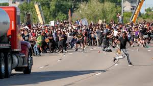 On sundays, its sister paper bild am sonntag. Nach Tod Von George Floyd Ausschreitungen In Usa Am Wochenende News Bild De