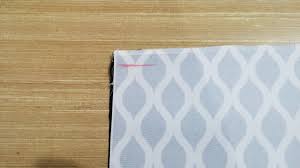 Sarung bantal ini memiliki bahan yang lembut dan halus sehingga cocok untuk dipakai di kamar tidur. Cara Membuat Sarung Bantal Sofa Arlie Percetakan Kain