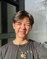 Wajar juga sih, cowok ganteng kan saingannya banyak. Pin Oleh Yulyul Di Markreyes Fotografi Orang Selebritas Orang