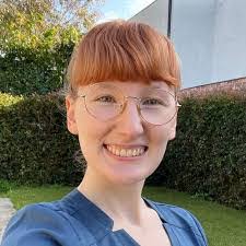 Carolyn Langer's Instagram, Twitter & Facebook