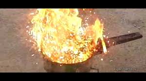Eau Sur De L Huile En Feu 600fps Jouons Avec Le Feu Youtube