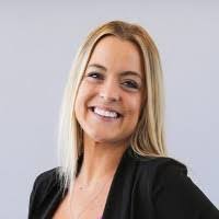 Sara Iverson's Instagram, Twitter & Facebook