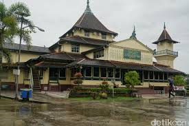 See more of masjid dan surau di malaysia on facebook. Potret Masjid Tertua Kalimantan Barat