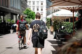 Zoesalg leaks she is younger than the friends I usually