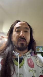 Steve Aoki Probando Pupusas