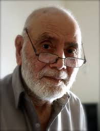 Who loves my red roses from my garden !!! ? Well my Red Rose Soap is made  from this very rose bush .. I just love it. ❤️