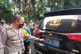 Pemobil mengaku jenderal kekaisaran sunda nusantara bikin geger. Tsmexurbh3pl1m