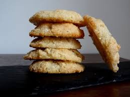 Voici La Recette Tres Simple Des Mouchou Du Pays Basque Ce Sont Des Macarons Typiques De Saint Jean De Luz Et Un Petit R Recette Basque Recette Macaron Basque