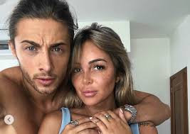 Un couple a alors été choisi presque à l'unanimité pour quitter l'aventure et il. La Villa La Bataille Des Couples 2 Fidji Et Dylan Elimines On En Sait Plus Nextplz