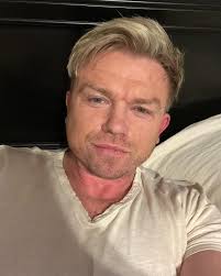 Craig Scott's Instagram, Twitter & Facebook