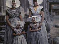 pin op dutch costumes