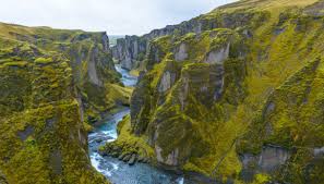 Migliaia di nuove immagini di alta qualità aggiunte ogni giorno. Fjadrargljufur Il Canyon D Islanda Chiuso Per Colpa Di Una Canzone Siviaggia