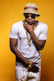 What kind of beats does kiss daniel use? Don T Press Your Phone While Driving Fam Kiss Daniel Narrates Car Accident Experience Bellanaija