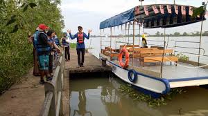 Walaupun udang galah ini sering dijual di tempat makan yang menjual makanan laut, udang ini bukan berasal dari lait. Menyusuri Sungai Perak Di Teluk Intan Dengan River Cruise