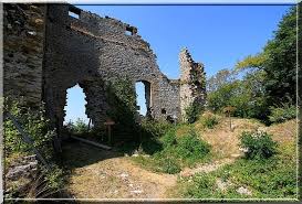 Chateau De Mirebel Chateau Feodal Et Ruine Medievale Chateau Chateau Fort Ruines