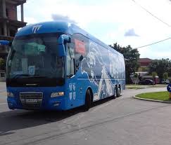 Cel mai mare autocar folosit de o echipă din liga 1 a ajuns în bănie şi. Politia Locala Craiova