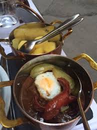 Het bekendste voorbeeld hiervan is goulash, dat als fiaker gulasch in wenen een van de populairdere gerechten is verworden. Fiaker Goulash Foto Di Gasthof Goldgasse Salisburgo Tripadvisor