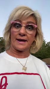 Shelly Blount's Instagram, Twitter & Facebook