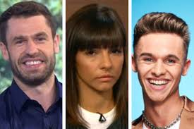 Emmerdale is shown every weekday at 7pm with an extra thursday episode being aired at 8pm (beginning 23 july 2009). Byfb8cllefx2rm