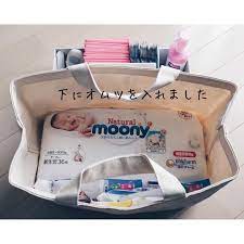 saoriさんはinstagramを利用しています ベビーのお世話セットが完成しました 無印のキャリーボックスに細々したものを入れて オムツとキャリーボックスを持ち運べるように これで寝室とリビングの持ち運びもできるかと オムツ 収納 ベビー用品 収納