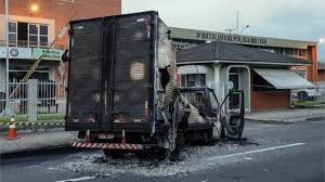50 yard tunnel leads to chase bank branch at 390 s. Brazil Bank Heist Armed Gang Mount Fierce Assault On City Of Criciuma Bbc News