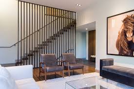 L'escalier est maintenant démonté avec facilité , mais le pieds de biche est indispensable. Rajeunir Un Escalier Avec Un Petit Budget Deconome