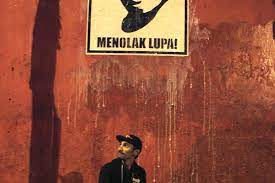 Bukan hanya pada sebuah bidang artistik, melainkan. Seni Dan Kritik Sosial Bersama Anti Tank Whiteboard Journal