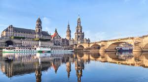 Dresden is located on the elbe river and is an industrial, governmental and cultural centre, known worldwide for bruehl's terrace and its historic landmarks in the old town (altstadt). Dresden Infos Tipps Und Angebote Bei Holidaycheck